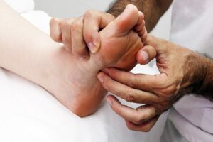 foot-reflexology-ga4b07779b_640 | 日本白井新聞 https://nobuyuki-shirai.com/wp-content/uploads/2023/02/marya_volk-E2HvXC0fzcY-unsplash-640x533.jpg