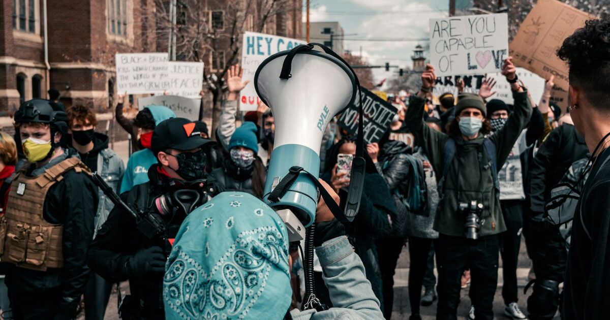 colin-lloyd-G5F-LxaJ8Pc-unsplash | 日本白井新聞 https://nobuyuki-shirai.com/wp-content/uploads/2023/02/marya_volk-E2HvXC0fzcY-unsplash-640x533.jpg